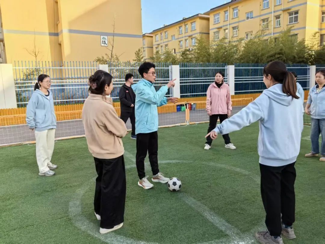 围栏足球规则_足球的围栏叫什么_足球围栏规则图解
